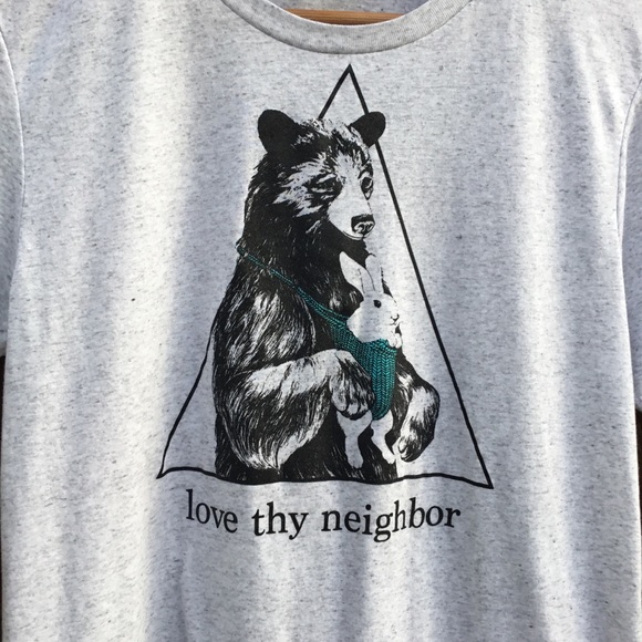 Canvas Tops - “Love Thy Neighbor” graphic short sleeve tee Small